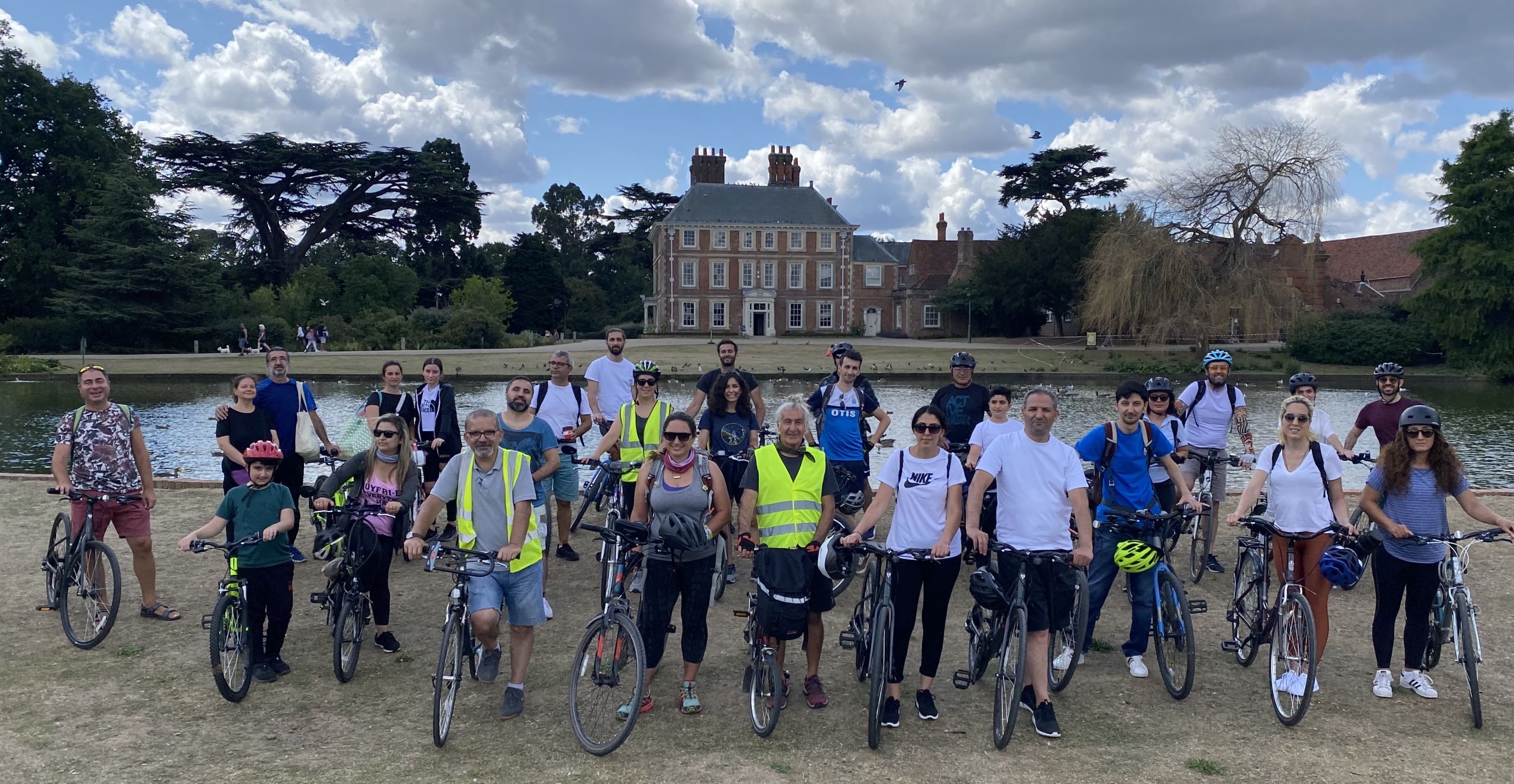 Group image of Kurdish Alevy cyclists who provide support to individuals hit by the Covid pandemic..