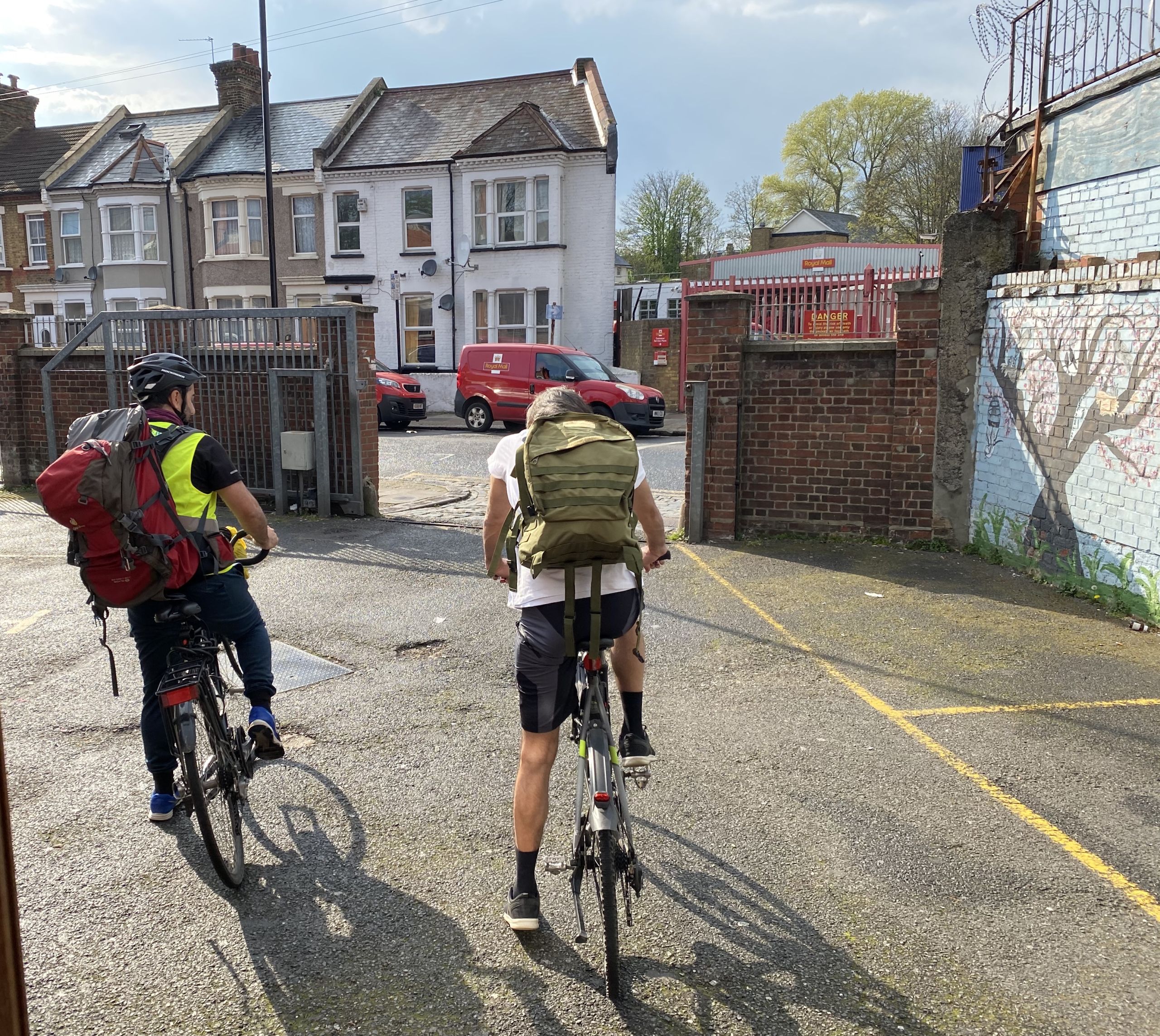 Kurdish Alevy cyclists providing support to the community hit by the Covid pandemic..